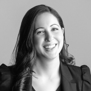 leigh adler headshot